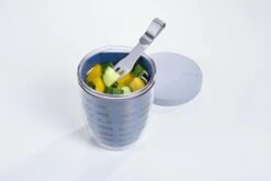 Mepal – Fruit-& Veggie Pot Ellipse – Fruitbox Voor Onderweg - Nordic Denim – Voorzien Van Vergietje En RVS Vorkje -Gezinswaren Verkoop 1200x800 45