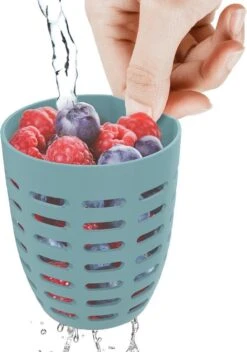 Mepal – Fruit-& Veggie Pot Ellipse – Fruitbox Voor Onderweg - Nordic Green – Voorzien Van Vergietje En RVS Vorkje -Gezinswaren Verkoop 841x1200 1