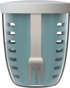 Mepal – Fruit-& Veggie Pot Ellipse – Fruitbox Voor Onderweg - Nordic Green – Voorzien Van Vergietje En RVS Vorkje -Gezinswaren Verkoop 966x1200 1